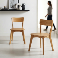 2 cadeiras de madeira com acabamento acetinado natural em cera / coleção scandian
